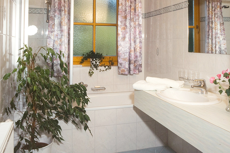 Oberkronbichlhof Appartement 50 m² Badewanne