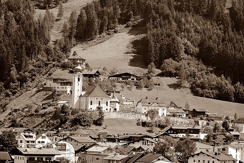 Appartements Oberkronbichlhof Aussicht auf Großarler Kirche